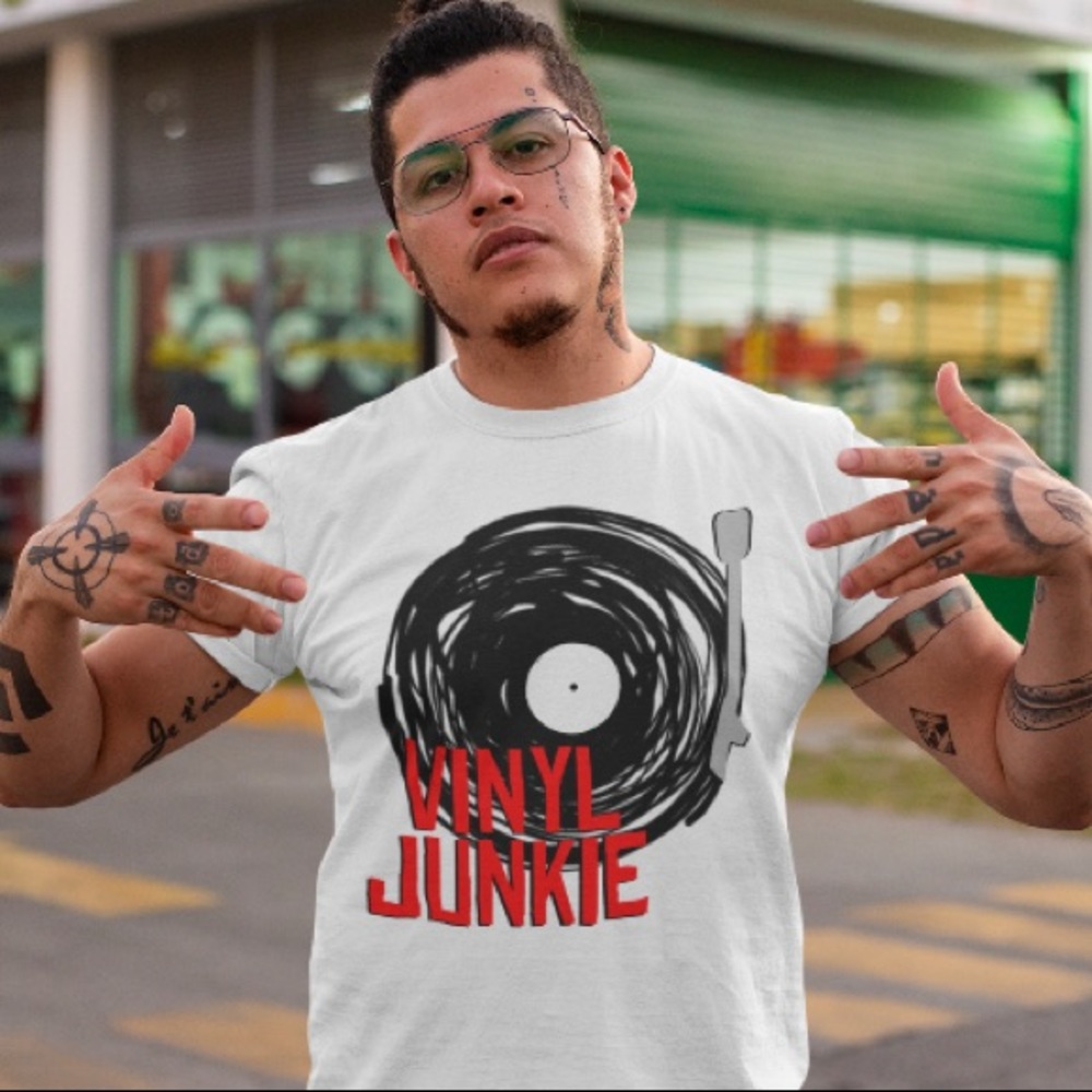 Vinyl Junkie Men’s TShirt NWOT